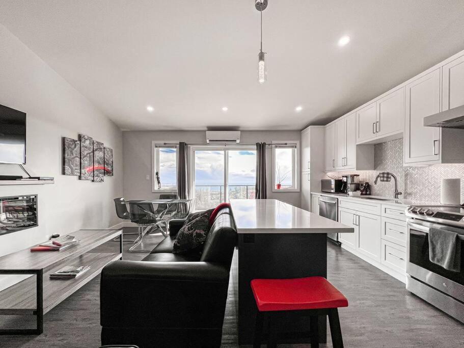 Eagle's View Penthouse Victoria