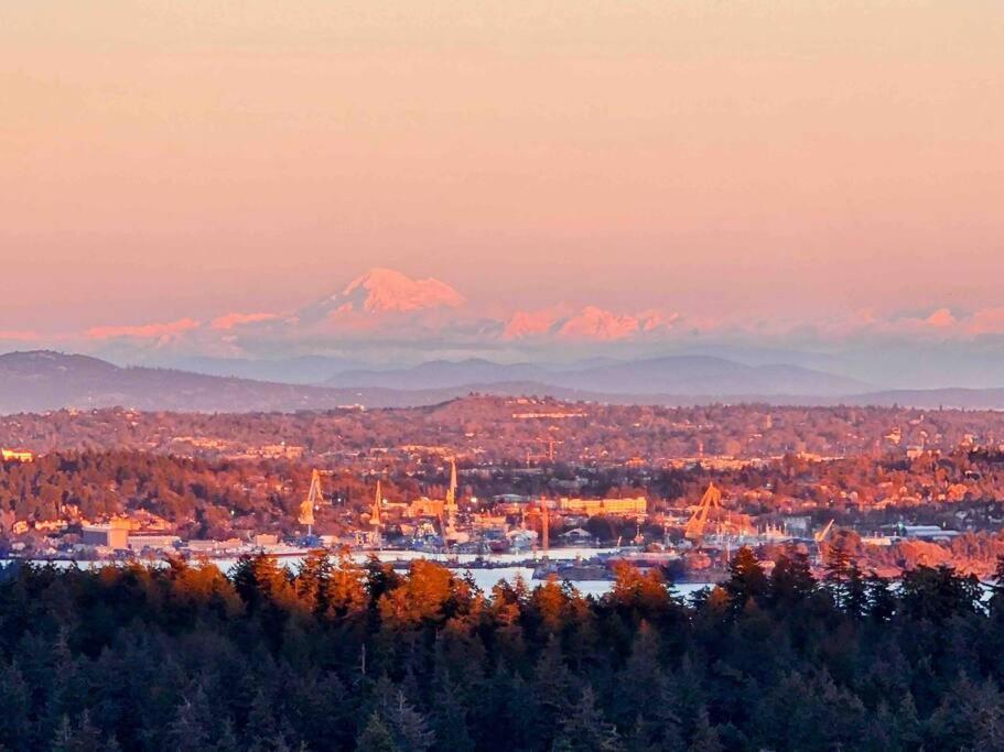 Eagle's View Penthouse Victoria